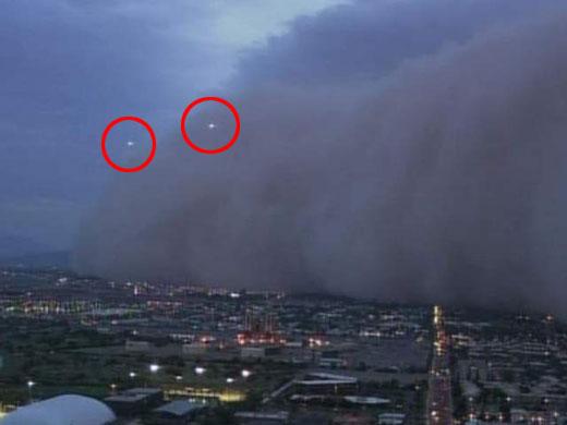 20110709 UFO.jpg 모래폭풍 때 UFO 나타났다…CNN 생방송에 포착 